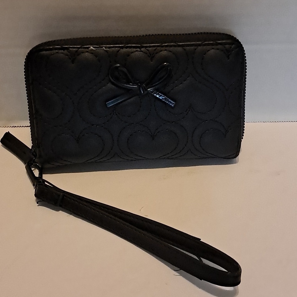 Betsey Johnson XOKARA Zip Around Wallet Quilted Black Embossed Hearts NWOT